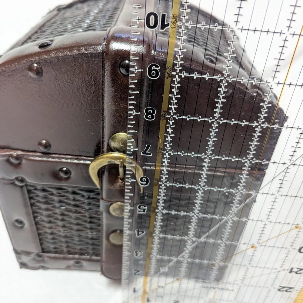 Vtg 80s Hinged Wicker Riveted Wooden Box Sm 8x7x9 Dome Lid Snap Closure READ